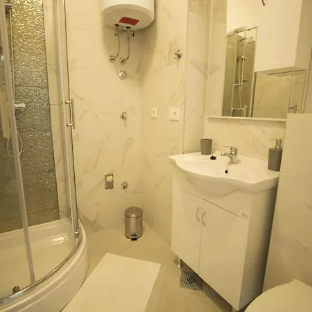 With A Parking Space - 18251 سبليت
